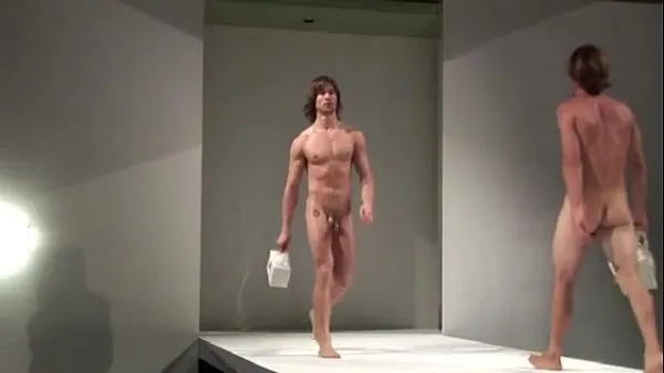 HD Naked hunky men modeling purses Enerji Klipleri