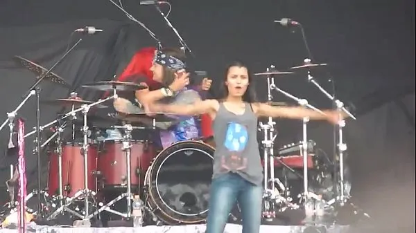 एचडी Girl mostrando peitões no Monster of Rock 2015 ऊर्जा क्लिप्स