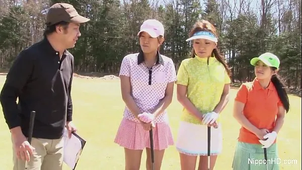 HD Asian teen girls plays golf nude energetické klipy