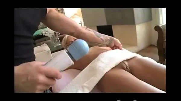 Clip di energia Teen Fucked on Massage Table HD