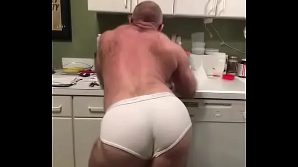 HD Males showing the muscular ass Energieclips