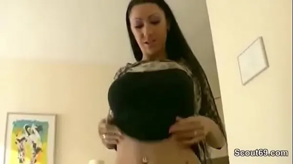 HD Sister catches stepbrother and gives him a BJ energetické klipy