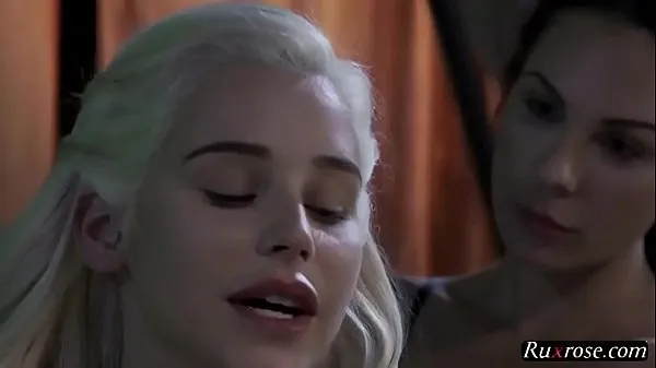 HD This Aint Game of Thrones Kirsten Price HD; lesbian, blonde, brunette, pornstar, licking, kissing, f 에너지 클립