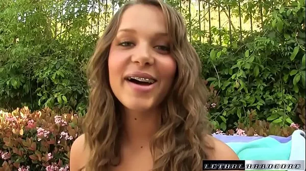 HD Teen Liza Rowe gets hardcore creampie big cock energetické klipy