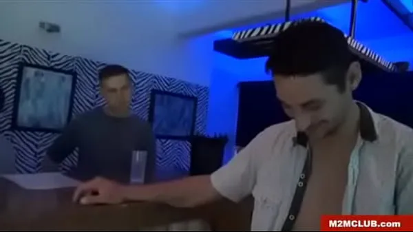 HD Fucked by the Bartender ενεργειακά κλιπ