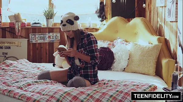 HD TEENFIDELITY - Creampie Surprise From Stepdad In Shyla Ryder's Pussy energetické klipy