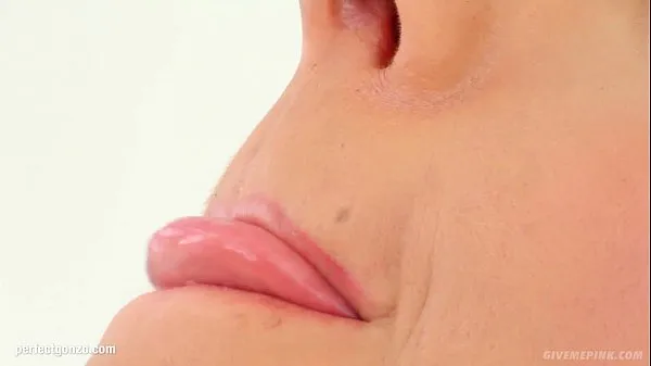 HD Hottie Jordan gets herself wet with fingers and masturbation on Give Me Pink Klip tenaga