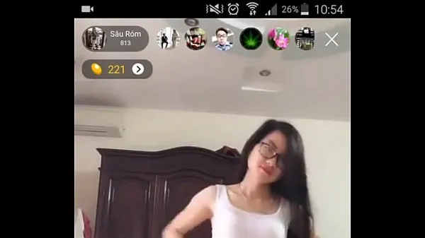 HD After two minutes, I bent down again to show my breasts once on bigo live 에너지 클립