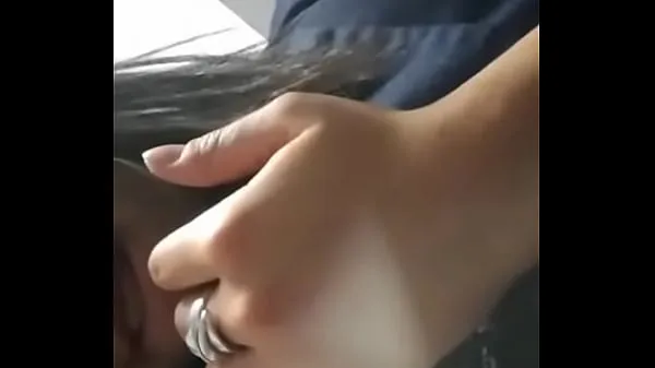 HD Bitch can't stand and touches herself in the office energiklip