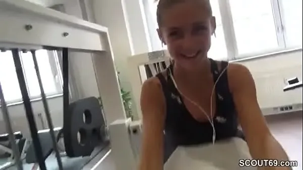 Clips de energía HD Small German Teen Seduce Stranger to Fuck in Gym