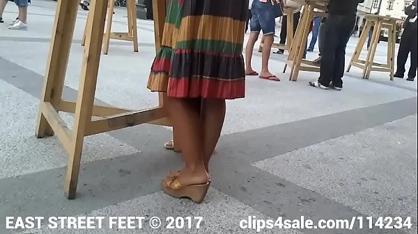 Clip năng lượng Candid Feet - Hottie in Mules HD