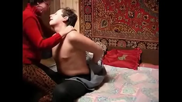 HD Russian mature and boy having some fun alone energetické klipy