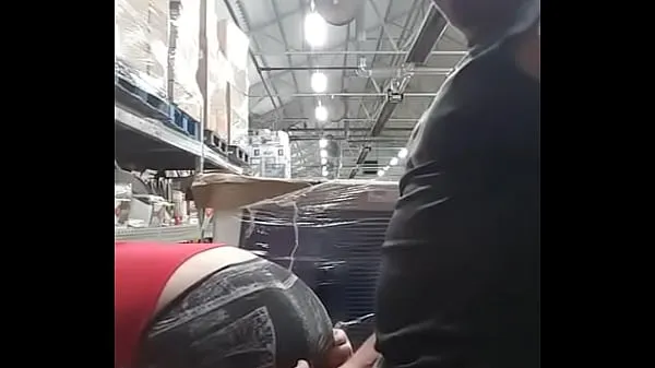 Clips de energía HD Quickie with a co-worker in the warehouse