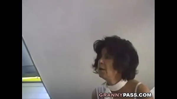 高清Hairy Grandma Takes Young Dick能量剪辑