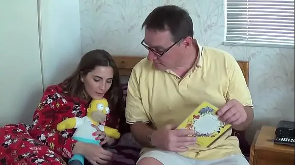Clips énergétiques Bedtime Story For Slutty Stepdaughter - Voir la partie 2 sur HD