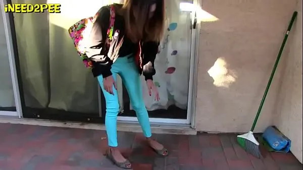 HD New girls pissing their pants in public real wetting 2018 ενεργειακά κλιπ
