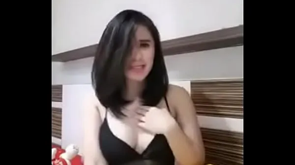 Klipy energetyczne Indonesian Bigo Live Shows off Smooth Tits HD