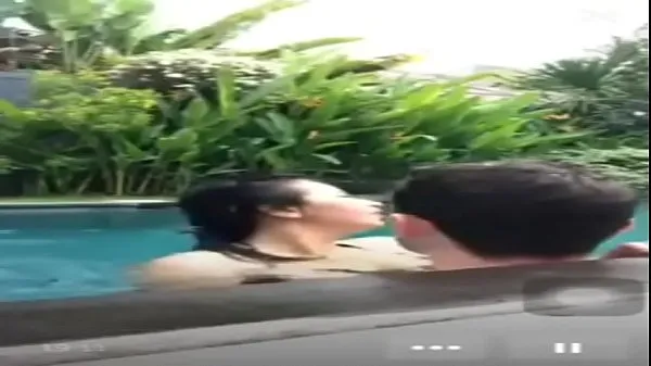 Clip năng lượng Indonesian fuck in pool during live HD