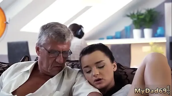 HD grandpa fucking with her granddaughter's friend energiklipp