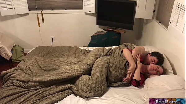 HD Stepson and stepmom get in bed together and fuck while visiting family - Erin Electra energieclips