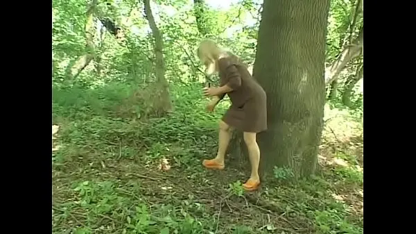 HD Mature well-padded blonde Sharone Lane seduced young guy in the forrest 에너지 클립