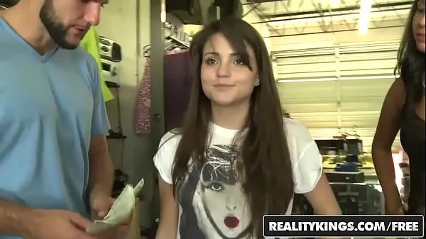 HD Cute teen (Cara Swank) and her friend share a dick for a lil cash - Reality Kings energia klipek