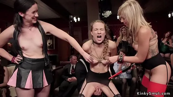 एचडी Blonde slut anal tormented at orgy party ऊर्जा क्लिप्स