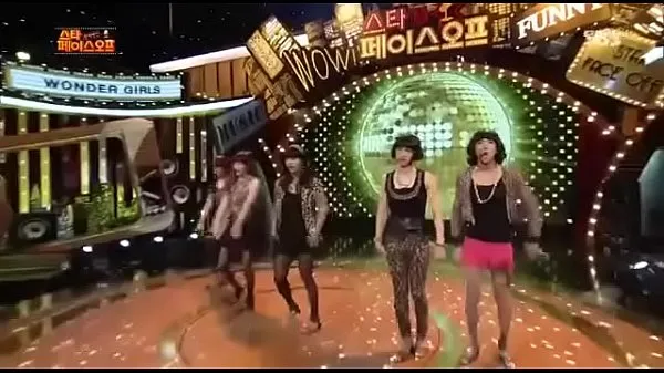 Klipy energetyczne Koreans dancing in very hot clothes at Korean comedy show. You can enjoy laughing so much by: D HD