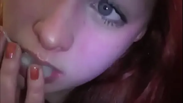 Klip energi HD Married redhead playing with cum in her mouth