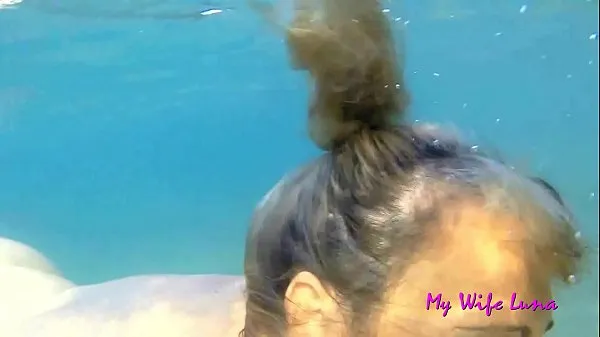 HD This Italian MILF wants cock at the beach in front of everyone and she sucks and gets fucked while underwater Enerji Klipleri