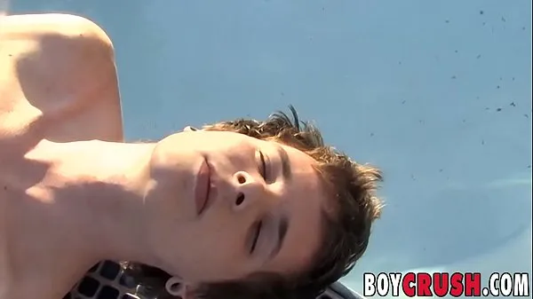 HD Sweet teen male tugging off at his private pool Klip tenaga