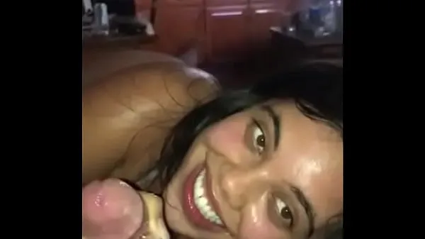 Clip năng lượng Naughty sister-in-law sucking yummy the naughty's big dick the naughty knows how to suck very yummy this one knows how to suck a big cock she is very greedy and shoves all the cocks in her mouth HD