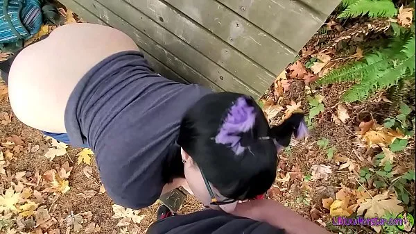 Klip energi HD Kitty explores the whole woods to find this nice secluded bench to rest my backpack full of toys on. Now she can finally give this pussy the attention it needs