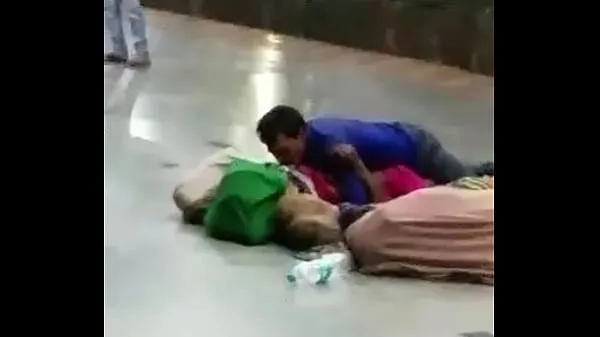 HD Desi couple having sex in public energetické klipy