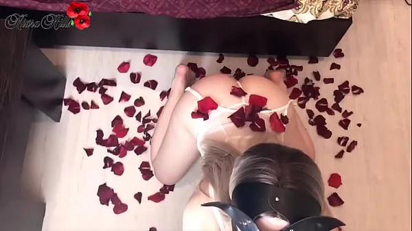 HD Beautiful Babe Sensual Fucks in Rose Petals On Valentine's Day 에너지 클립