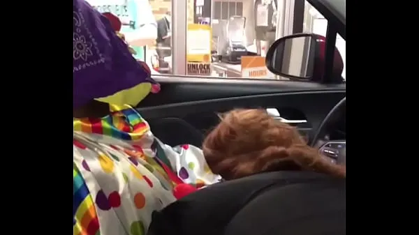 HD Clown gets dick sucked while ordering food Klip tenaga