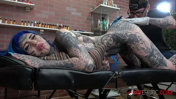 HD Amber Luke gets a asshole tattoo and a good fucking energetické klipy