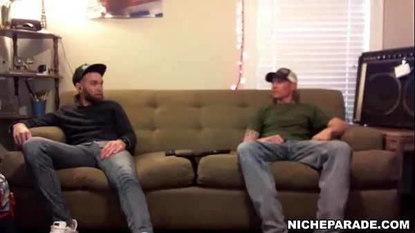 HD NICHE PARADE - Hidden Cam Footage Of Two Straight Guys Off In My Hostel مقاطع الطاقة