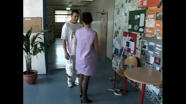 HD German Cleaning Woman get fucked by young guy energetski posnetki