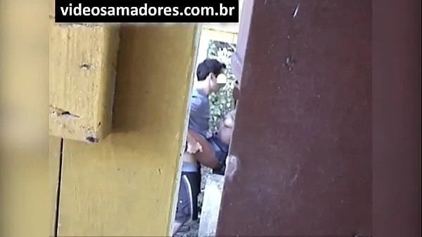 HD Voyeur catches black teen having sex, but is discovered with the camera clipes de energia