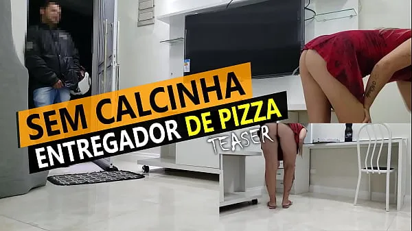 HD Cristina Almeida receiving pizza delivery in mini skirt and without panties in quarantine 에너지 클립