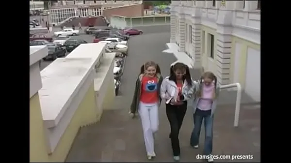 HD Foursome with teens energetski posnetki