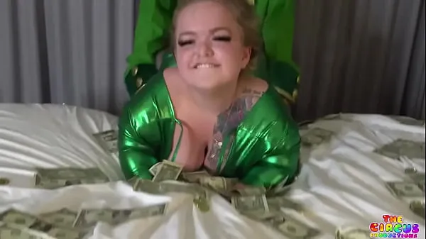 HD Fucking a Leprechaun on Saint Patrick’s day energetski posnetki