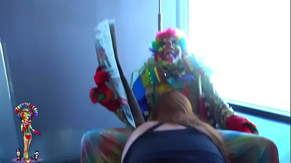 Clip năng lượng Julie ginger slobers over Gibby the clown fat dick HD