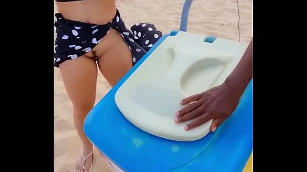 HD The couple went to the beach to get ready with the popsicle seller João Pessoa Luana Kazaki energy Clips