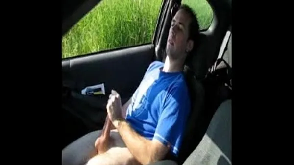 Clip năng lượng My step mom look at me jerking off in her car and filming at the same time HD
