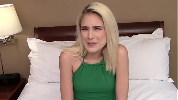 HD Skinny blonde amateur teen slobbers on a fat cock energetické klipy