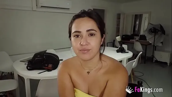 HD Andrea, Latina, wants a WILD FUCK with a professional cock Klip tenaga