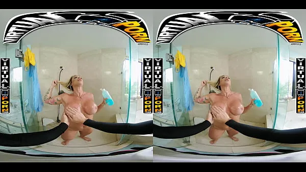 HD Busty Blonde MILF Robbin Banx Seduces Step Son In Shower energia klipek