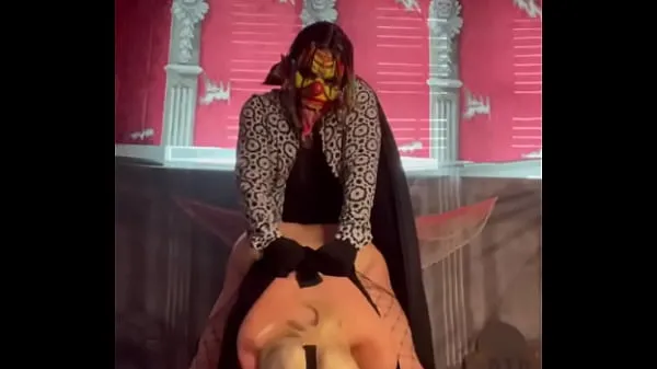 HD Fucking Milf at Halloween Party 에너지 클립